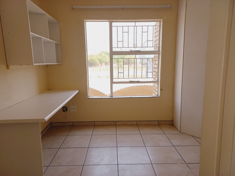 1 Bedroom Property for Sale in Kannoniers Park North West